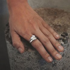 RIPPLING DANCE RING