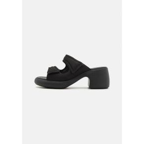 4410979 Camper THELMA - Heeled mules black