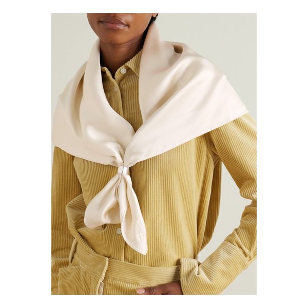 어나더 투모로우 자수 새틴 스카프 크림 1647597355236594