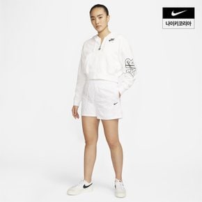 우먼스 나이키 스포츠웨어 에센셜 리펠 미드라이즈 쇼츠 NIKE DM6761-100