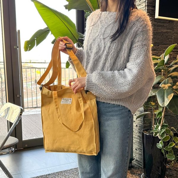 [옷자락] 여자 패치 통수납 끈조절 빅스퀘어 캔버스 숄더백