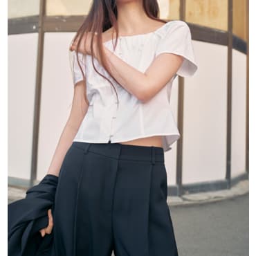 시스티나 셔링 스퀘어넥 블라우스
