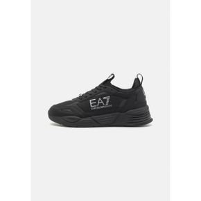 5109175 EA7 ACE RUNNER HEXAGON UNI - Trainers triple black/silver