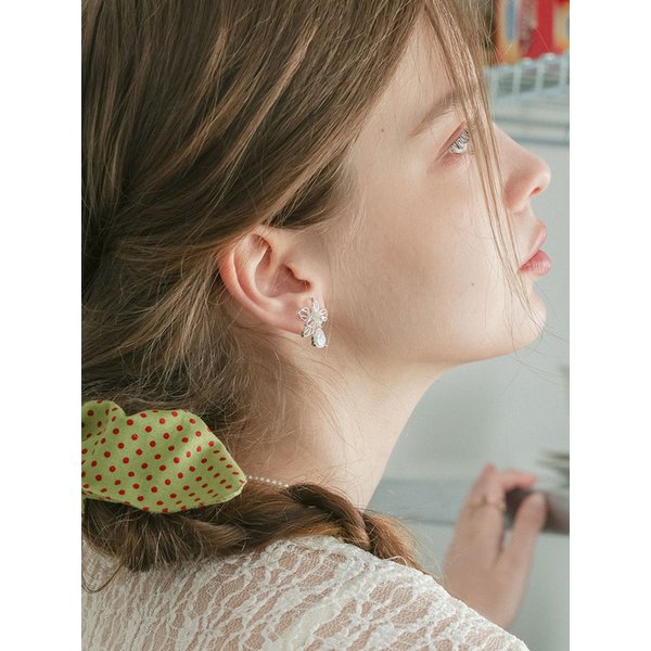 DD_Crystal bow drop earrings_SILVER