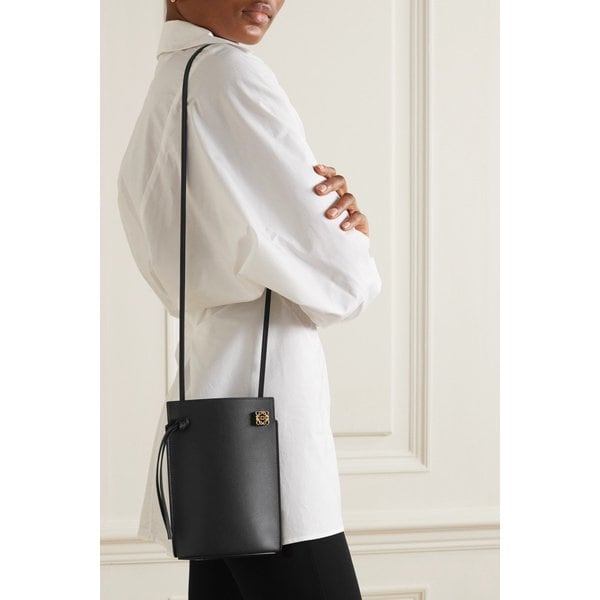 다이스 포켓 장식 가죽 숄더 백 블랙 1647597295598147