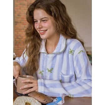 DOSSY 플러피 보니 긴팔 커플 수면 잠옷 세트 라일락