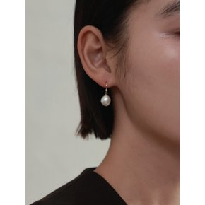 baroque pearl earring
