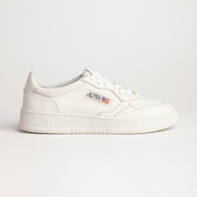 [오트리] MEDALIST SNEAKERS WASHED SG (SOLID GOAT) WHITE / 솔리드고트 화이트   UYC2M70025