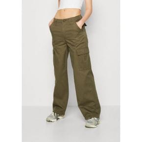 3785796 Levis 94 BAGGY CARGO - Cargo trousers army green