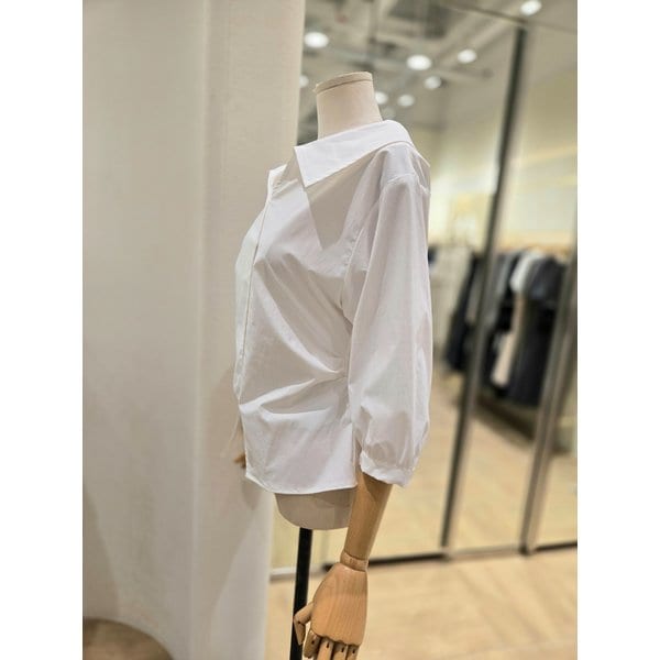 [부산점] 볼륨 소매 카라 블라우스(PS2WB002)