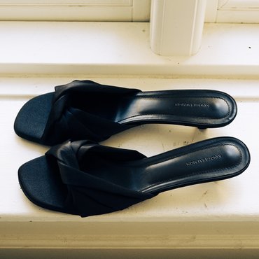 킨더살몬 Luva Satin Sandal Black