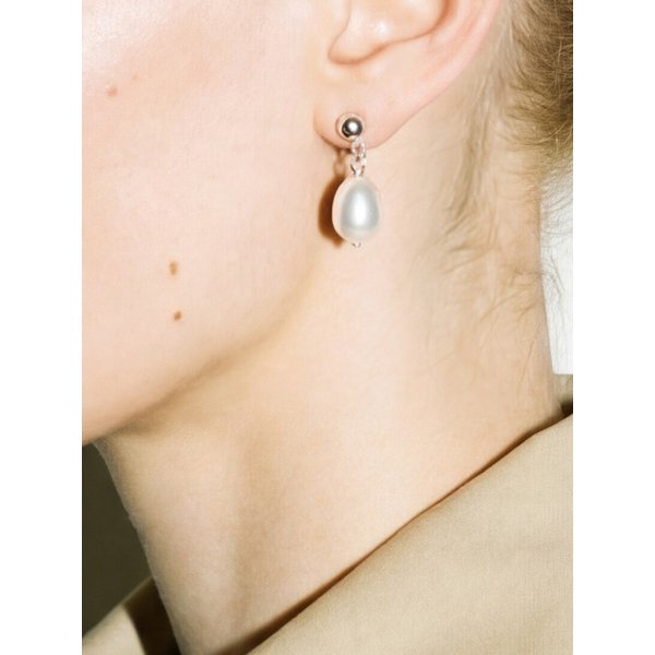 Jingle Bell Pearl Earring