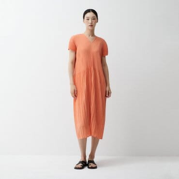 플리츠미 [최초 판매가 218000원] 루즈핏 V넥 쉬폰 원피스_EPOPM024I49