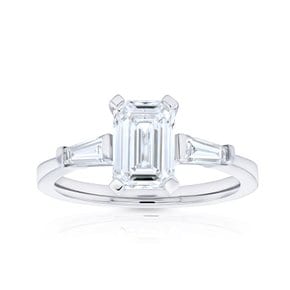 [LAB GROWN DIAMOND][Emerald cut IGI 1.33ct D VVS2] Three Stone Tapered Baguette (Emerald)