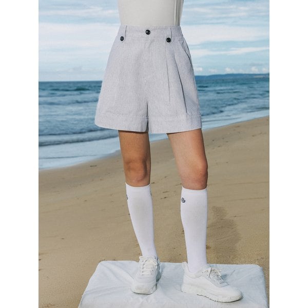 Button Pintuck Roll-Up Shorts (White)