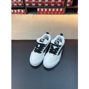 [파주점] (남여공용) 뉴 스쿨 (Knu Skool)(Suede White/Black)(VN0009QCYB2)