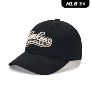 MLB [코리아공식] 바시티 컬시브 부클 로고 언스트럭쳐 볼캡 NY (Black)