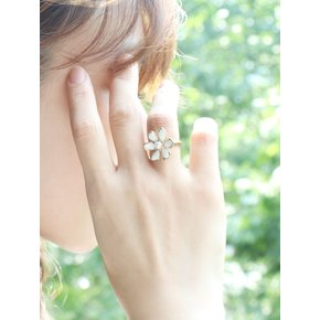 GARDENIA RING