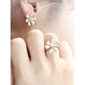 GARDENIA RING