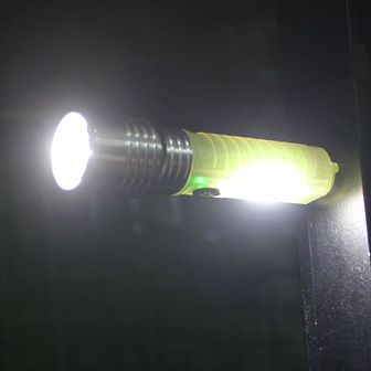 NS홈쇼핑 충전 줌 LED후레쉬 사이드 UV 비상 손전등 야광 자석 [WB848A8][33252024]