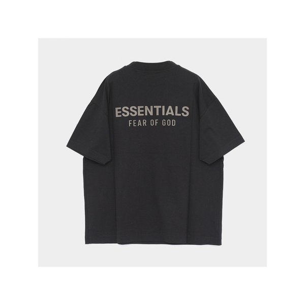 에센셜 센터 패치로고 클래식 핏 남성 반팔 티셔츠 125SP254190F