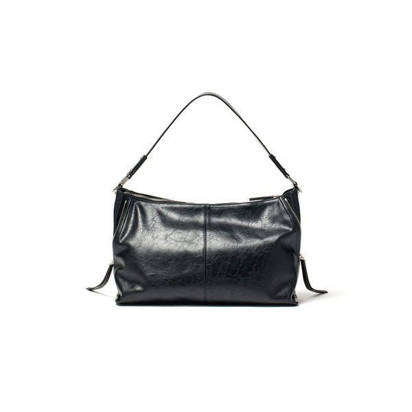 SIDE ZIPPER SHOULDER BAG IN BLACK