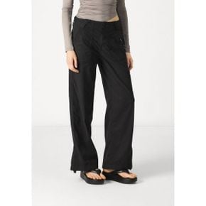 5058459 American Eagle PARACHUTE PANT - Trousers black