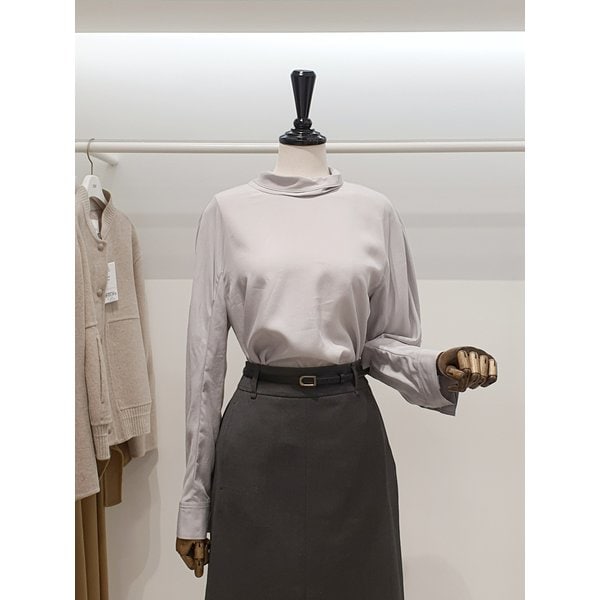 [파주점] 쥬크 주크 뒷리본 모크넥 블라우스 V261MSC904