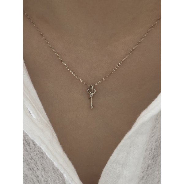 14k Knotted key necklace