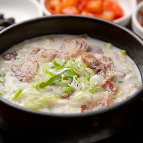 압구정한우 보신용 한우 부산물 조리 예시 컷