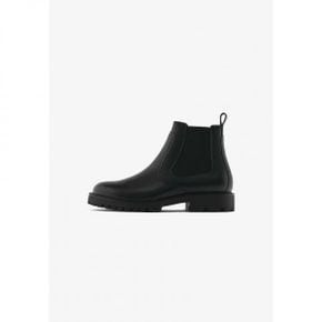 5267925 Massimo Dutti Classic ankle boots - black