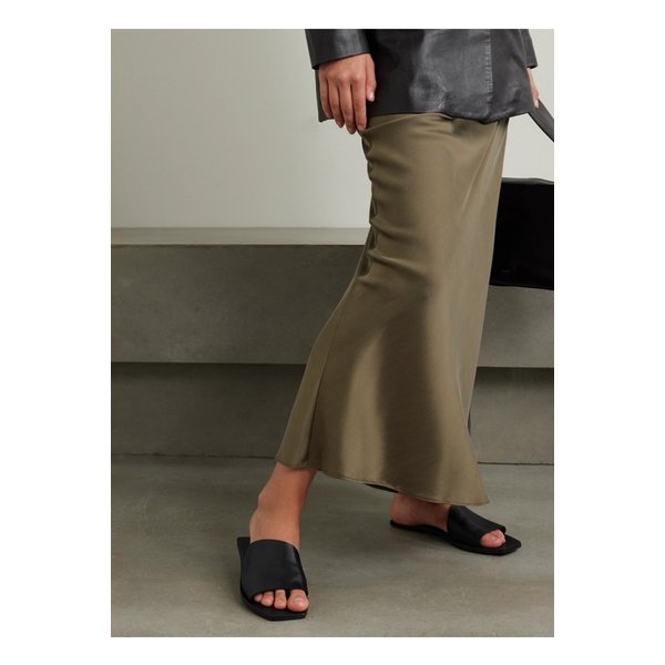 세인트 아그니 넷 서스테인 비대칭 가죽 샌들 블랙 1647597324069065