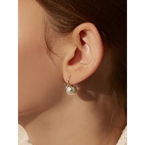 [연말 스페셜 6mm+10mm 진주귀걸이 증정][925 silver] Pearl ribbon hook drop earring