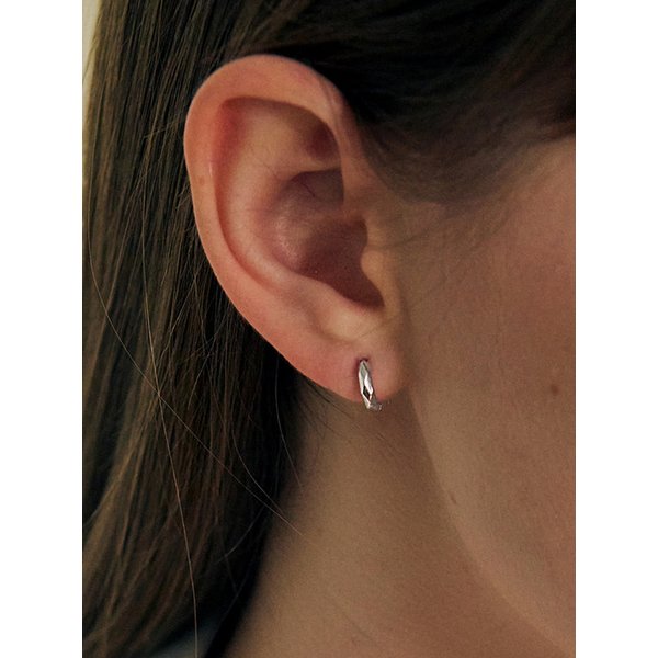 Twisted hoop one-touch Earrings.EB1758