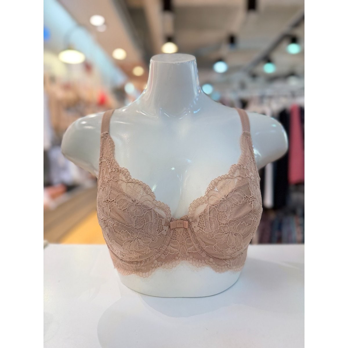 확대된 대표 .