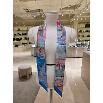 페라가모 [부산점] 여성 로고 프린트 실크 트윌리 스카프 32-0908-776466