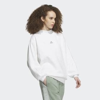 아디다스 [여성]따뜻한 데일리로 입는 레터링 루즈핏 플리스 스웨트 셔츠(IK9886)