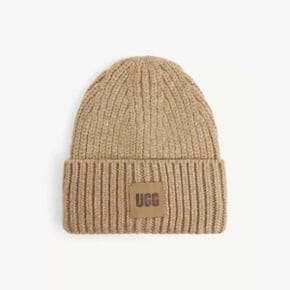 5477002 UGG Logo-patch knitted beanie hat