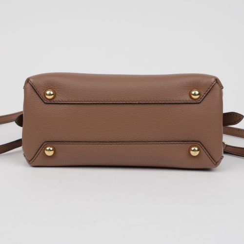 https://image-cdn.trenbe.com/resale-product-photo/874108/1789987520678-a34a055c-cada-49cb-ae3f-06715d759a2a.jpg
