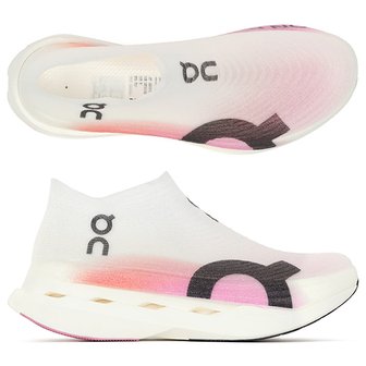 온 [부산점] 러닝 화이트 라즈베리 클라우드 붐 스트라이크 LS 스니커즈 3UE30012926