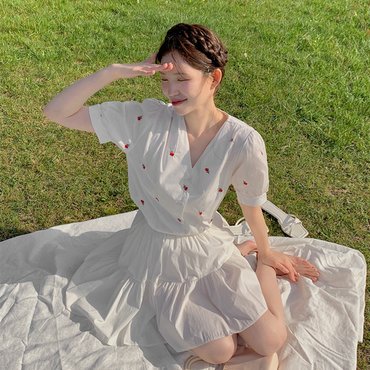 핫핑 크링 v넥자수 퍼프블라우스(44~110) H_BLO0195