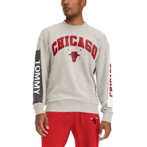 4594680 TOMMY JEANS Mens Tommy Jeans Gray Chicago Bulls James Patch Pullover Sweatshirt