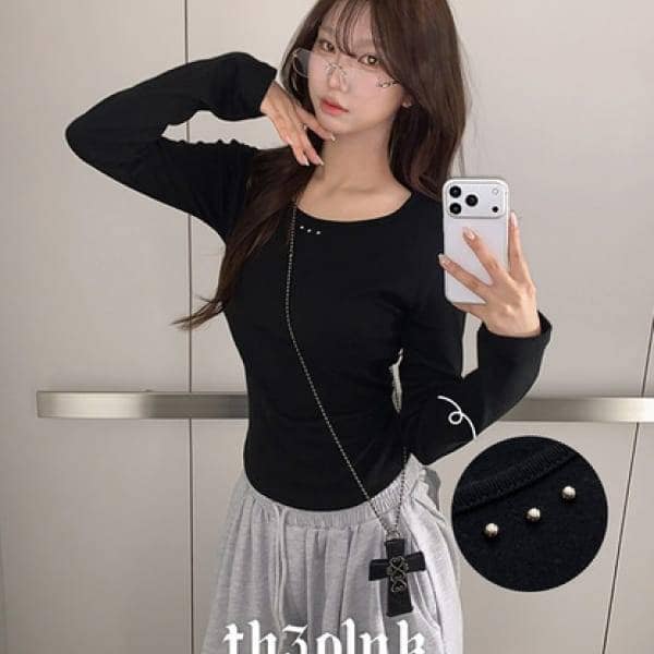 확대된 대표 더핑크 / 나멜 슬림핏 스터드 무지 긴팔티