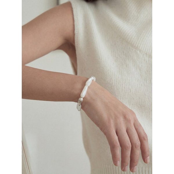 Glow White Shell Bracelet