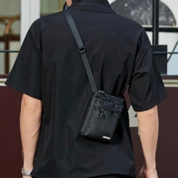 [옷자락] 남성 폴리에스터 방수 슬림 세로형 크로스백