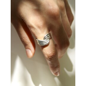 triple vine ring