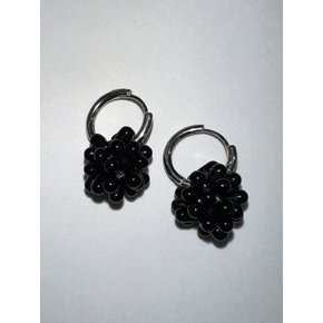 23 DAILY_BLACK BALL OF DOTS EARRING