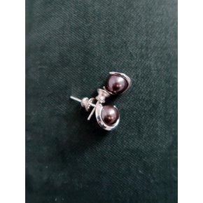 BLACK PEARL TAIL EARRINGS