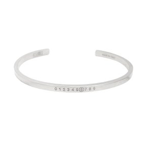 [MUST IT] 논현 더팩토리26SS MM6 메종 마르지엘라 로고 커프 팔찌 SM7UY