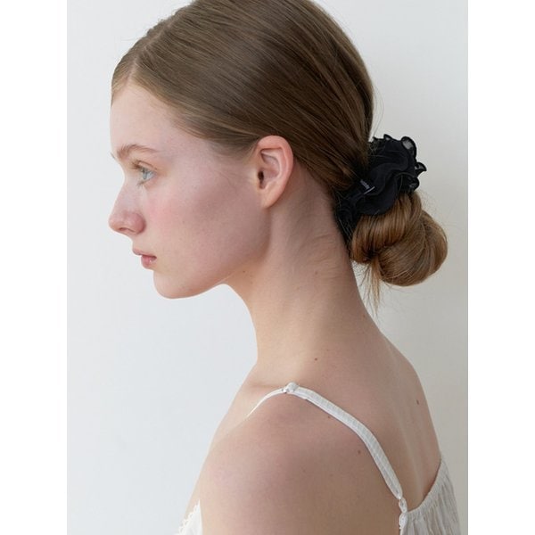 airy blooming scrunch - black